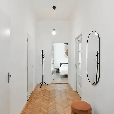 Apartment Ocarljivo Mirno Stanovanje V Ljubljani